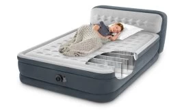 Intex Ultra Plush Headboard Luchtbed - Queensize - Ingebouwde Elektrische Pomp -Winkel Voor Kampeerartikelen Voor Buiten 1320 1900 64448 inuse 2023 300