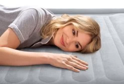 Intex Comfort Plush Luchtbed - Queensize - Ingebouwde Elektrische Pomp -Winkel Voor Kampeerartikelen Voor Buiten 1320 1900 67770 inuse1 2022 300