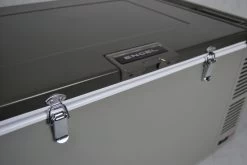 Engel MD60F Compressor Koelbox - 60 Liter 9 Engel MD60F Compressor Koelbox - 60 Liter -Winkel Voor Kampeerartikelen Voor Buiten 1900 2849 md60f verschluss detail
