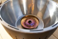 LotusGrill XL Hybrid Houtskoolbarbecue - Rood -Winkel Voor Kampeerartikelen Voor Buiten lotusgrill binnenkant pitje 3